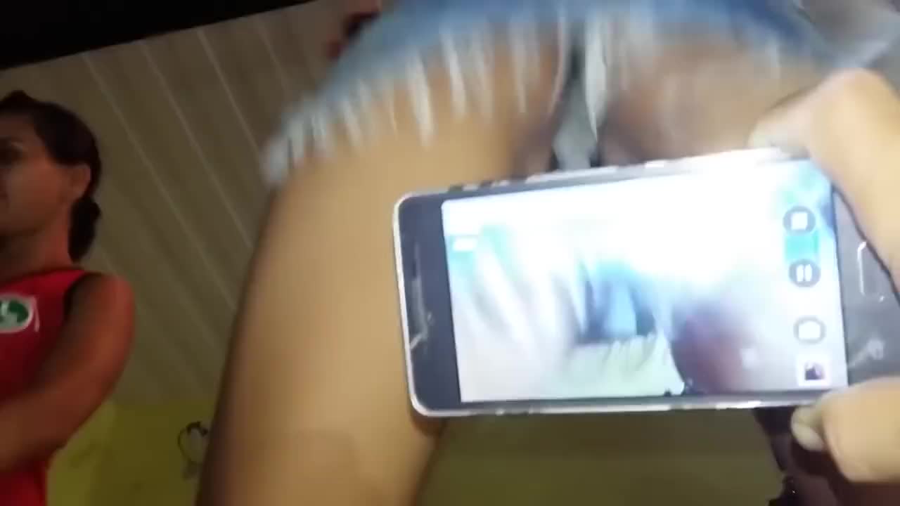 novinhas brasileiras dançando funk mostrando calcinha